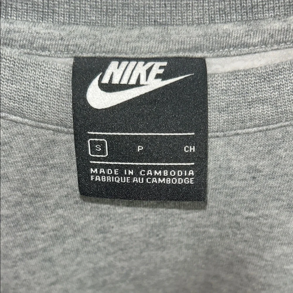 🦄Nike Gray and Purple Colorblock Sweatshirt Crewneck - Picture 3 of 5